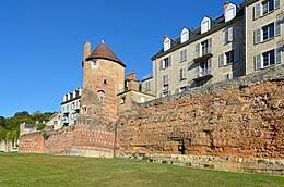 les remparts ceinturant la vieille ville médiévale