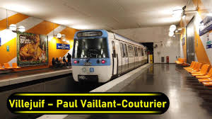 station de métro sur ligne 7 "Paul-Vaillant-Couturier" à 10 min à pied de la maison.