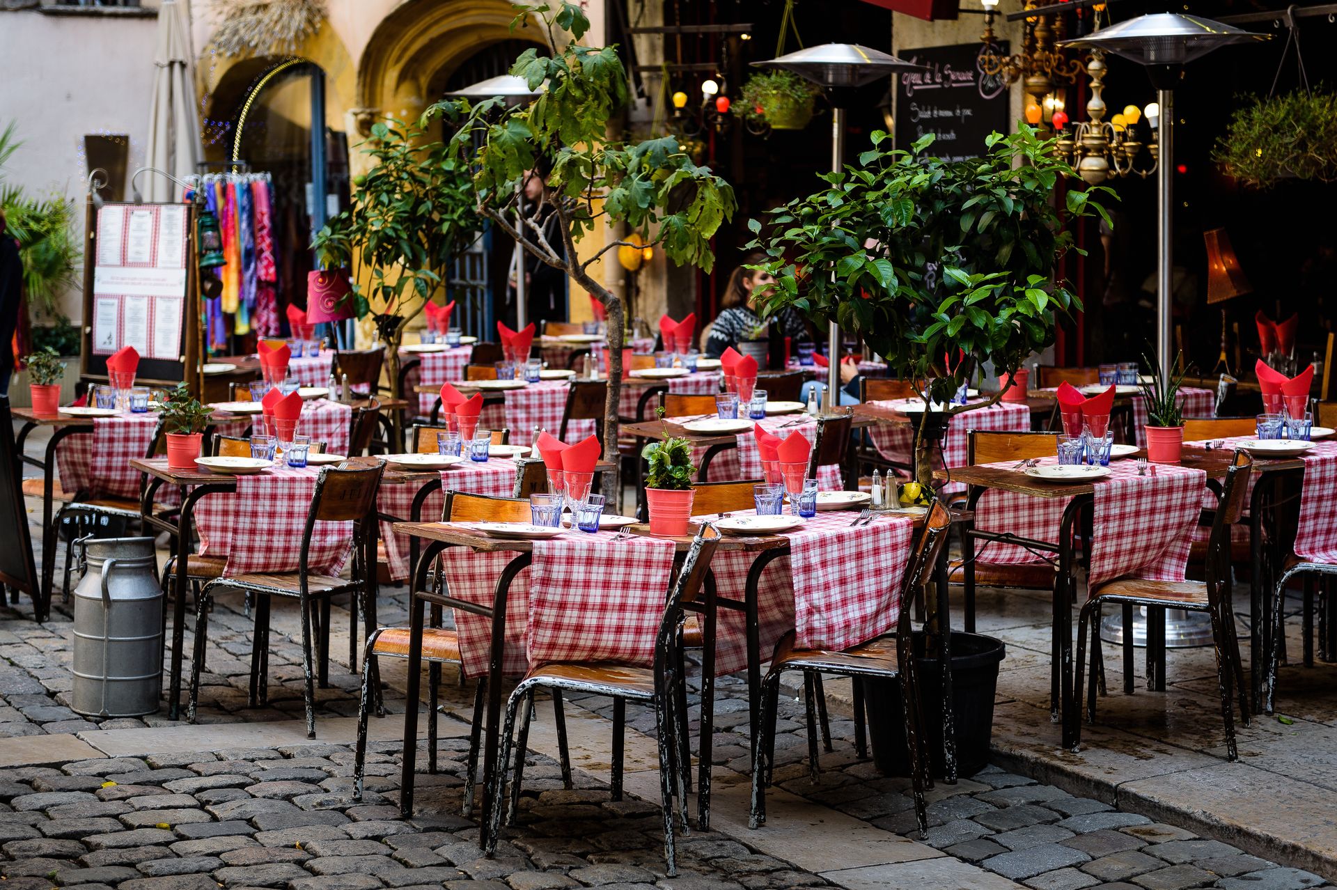 Lyon Les bouchons Lyonnais (restaurant typisque)