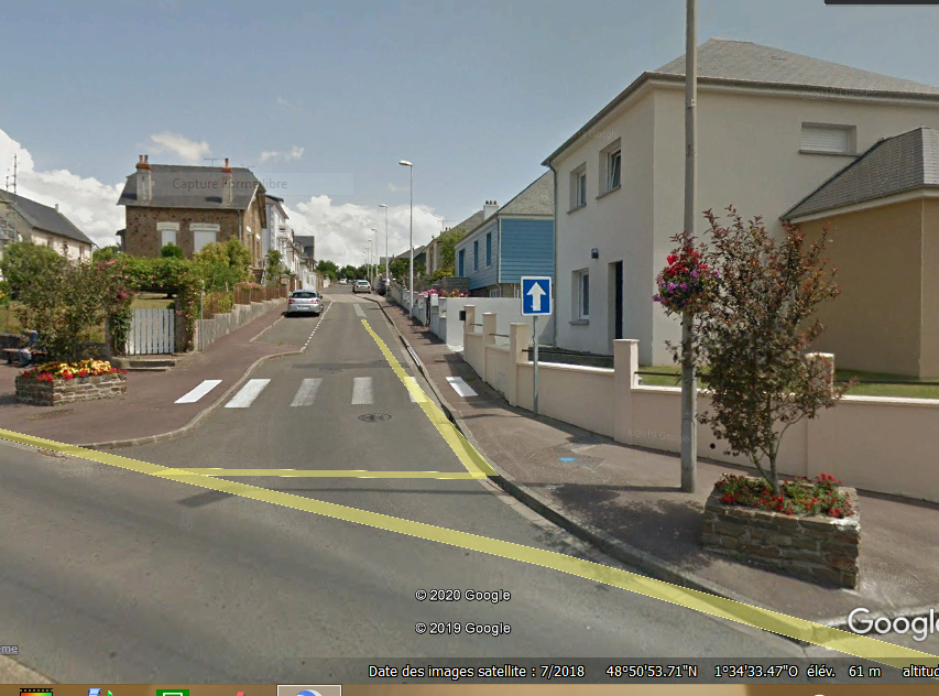 Rue avec places de parking